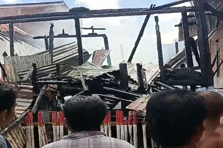 Rumah Terbakar, 6 Kepala Keluarga Di Bima Mengungsi