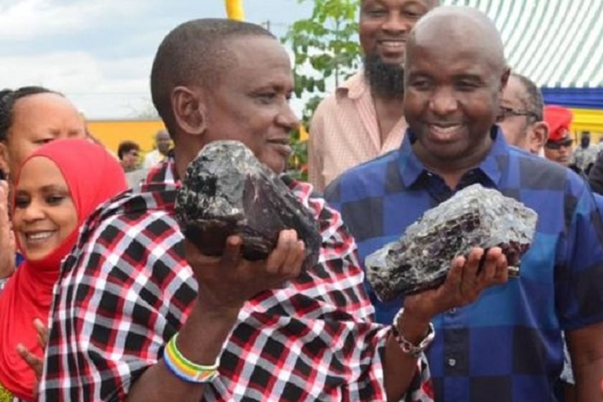 Saniniu Laizer, pria 52 tahun di Manyara, Tanzania. Dia menjadi sorotan setelah kaya mendadak karena menjual dua Tanzanite, batu mulia yang disebut-disebut salah satu terlangka di Bumi, di mana temuannya sejauh ini adalah yang terbesar di Tanzania.