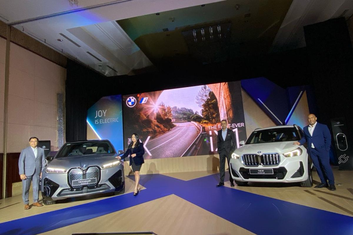 BMW luncurkan dua mobil listrik baru, iX1 dan iX xDrive50