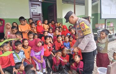 Cerita Bripka Safrijal Ajak Pelajar di Pulau Manipa Maluku Olah ...