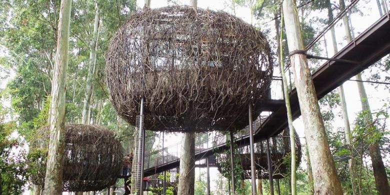 Restoran yang dirancang seperti sarang burung di Dusun Bambu di kawasan Cisarua, Bandung, Jawa Barat.