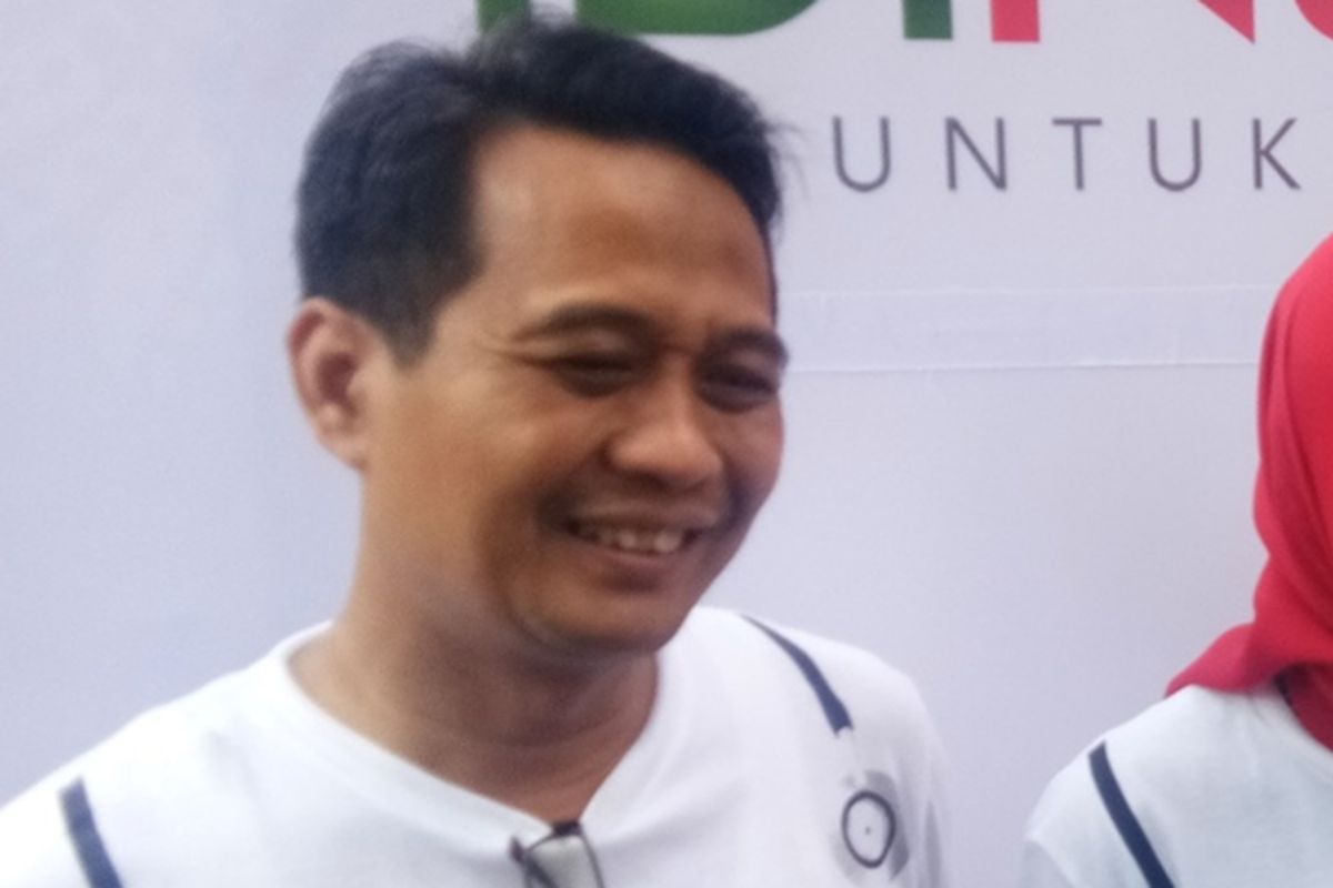 Ketua Umum Pengurus Besar (PB) IDI Daeng M Faqih (kiri) saat diwawancara usai menghadiri Hari Bakti Dokter Indonesia ke-111 di Bogor, Minggu, (20/10/2019).