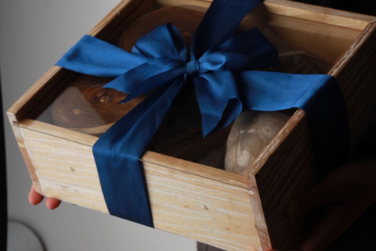 Salah satu produk yang dihasilkan oleh jenama Rubycraft berupa kotak hantaran atau hampers.