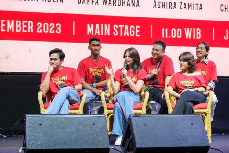 Para pemeran film Pemukiman saat ikut dalam perilisan trailer resminya secara perdana di Indonesia Comic Con, di Jakarta Convention Center (JCC), Minggu (5/11/2023) lalu.