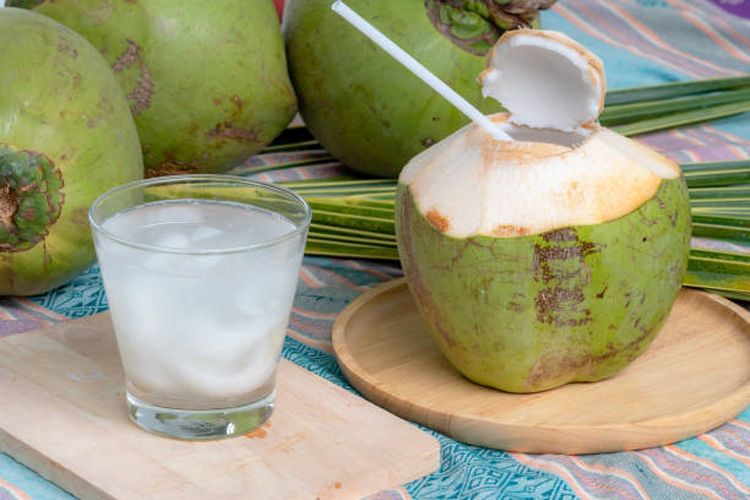 ilustrasi manfaat air kelapa untuk kesehatan jantung.