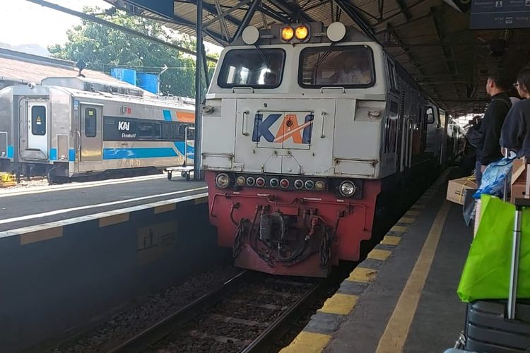 KA Argo Lawu memasuki Stasiun Yogyakarta, Sabtu (27/4/2024)