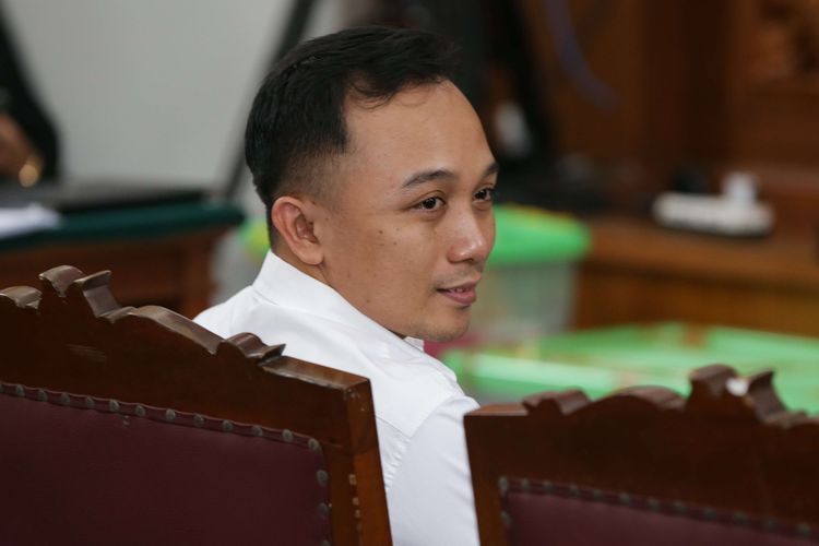 Terdakwa Ricky Rizal menjjadi saksi kasus pembunuhan Nofriansyah Yosua Hutabarat atau Brigadir J dengan terdakwa Richard Eliezer dan Kuat Ma'ruf  di Pengadilan Negeri (PN) Jakarta Selatan, Senin (5/12/2022).