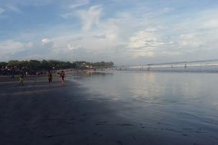 Suasana Pantai Kuta, Bali, Minggu (22/3/2015) pagi hari pasca Nyepi.