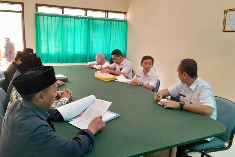 Sidang mediasi terkait pemberian nama GOR Bung Karna di Pengadilan Negeri Situbondo pada Rabu (10/7/2024) gagal menemukan perdamaian antara penggugat dan tergugat. 