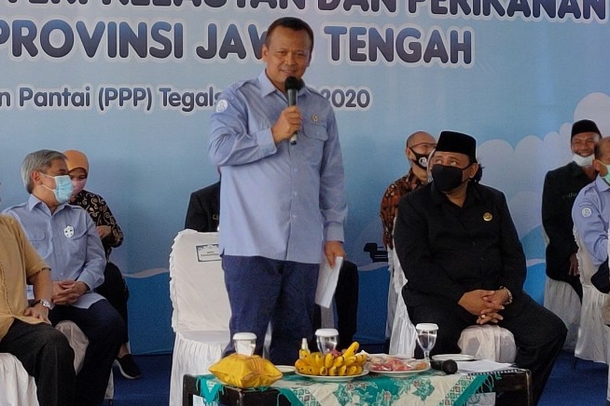Menteri KKP Edhy Prabowo saat kunjungan kerja ke Pelabuhan Perikanan Pantai Tegalsari Kota Tegal Jawa Tengah, Selasa (7/7/2020)