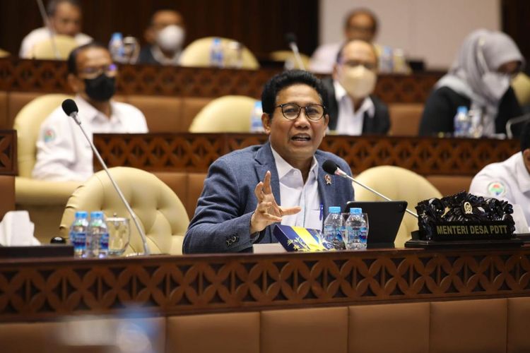 Menteri Desa, Pembangunan Daerah Tertinggal, dan Transmigrasi (Mendes PDTT) Abdul Halim Iskandar saat menghadiri agenda rapat kerja (raker) dalam rangka penyampaian hasil kunjungan kerja (kunker) Komisi V Dewan Perwakilan Rakyat (DPR) Republik Indonesia (RI).
