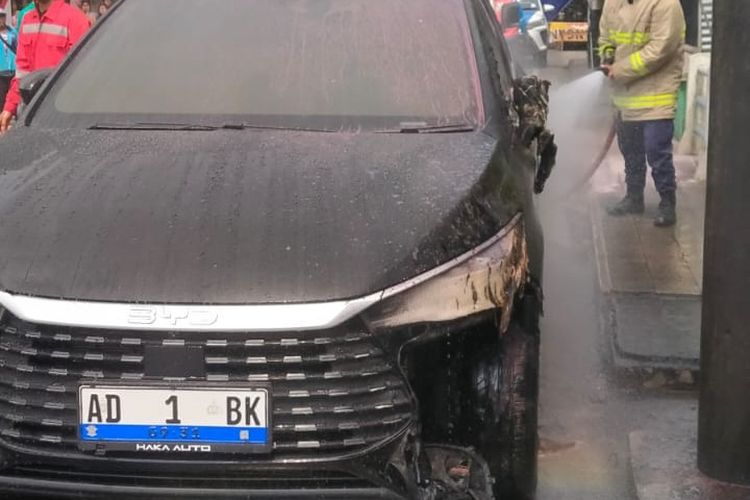 Mobil Listrik Terbakar Akibat Trafo Meledak, Apa yang Harus Dilakukan?