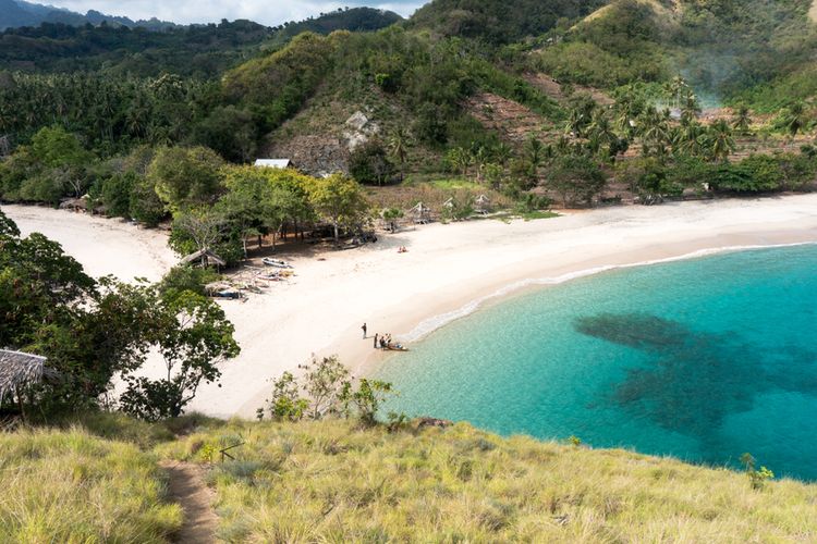 Ilustrasi Pantai Koka, Maumere, Nusa Tenggara Timur.