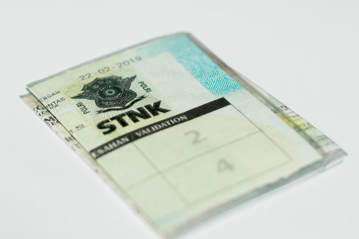 Ilustrasi STNK, Bayar pajak motor online dan cara bayar pajak motor online.
