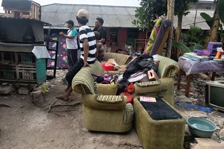 Kebakaran 9 Gudang di Dekat Permukiman Tangerang, Warga Panik Selamatkan Barang