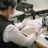 Workshop Louis Vuitton di Perancis Produksi Masker Wajah