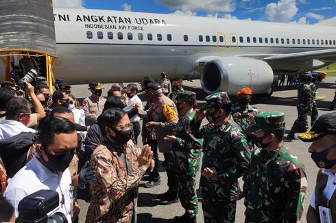 Tiba di Timika, Menkopolhukam Gelar Pertemuan Tertutup dengan TNI-Polri