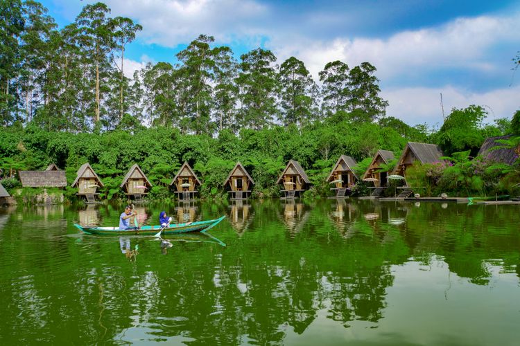 Ilustrasi Bamboo Village di Lembang, Bandung. Lembang merupakan daerah produsen susu pertama di Indonesia. 