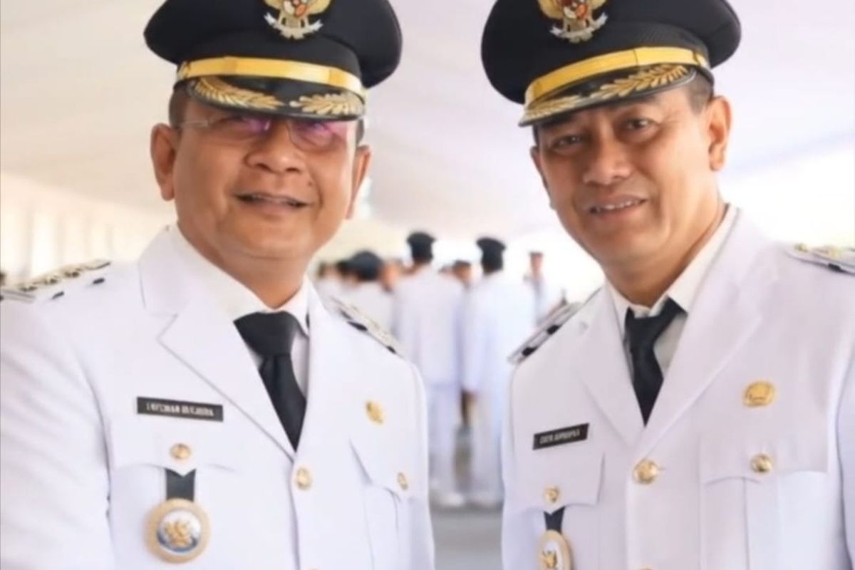 Bupati dan Wakil Bupati Buleleng, I Nyoman Sutjidra dan Gede Supriatna