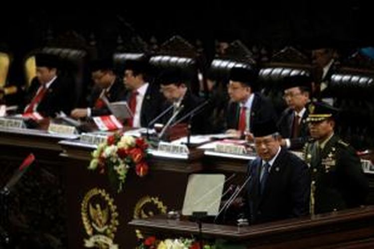 Presiden RI, Susilo Bambang Yudhoyono memberikan pidato kenegaraan memperingati HUT Kemerdekaan Republik Indonesia ke-68 pada sidang bersama Dewan Perwakilan Rakyat dan Dewan Perwakilan Daerah Republik Indonesia di Komplek Gedung DPR/MPR RI, Jakarta, Jumat (16/8/2013). 