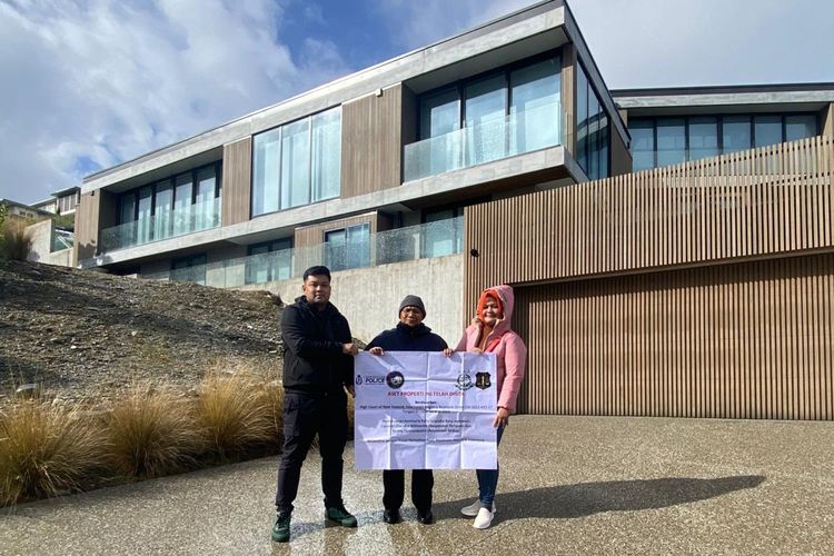 Pusat Pemulihan Aset Kejaksaan Agung (Kejagung) RI menyita rumah milik terpidana kasus korupsi dan TPPU di PT Jiwwsraya, Benny Tjokrosaputro, yang berlokasi di Kota Queenstown, New Zealand.