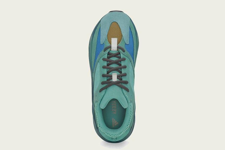 Intip Tampilan Adidas Yeezy Boost 700 Fade Azure, Rilis 27 November