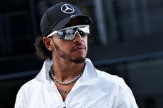 Intip Gaya Nyentrik Lewis Hamilton 