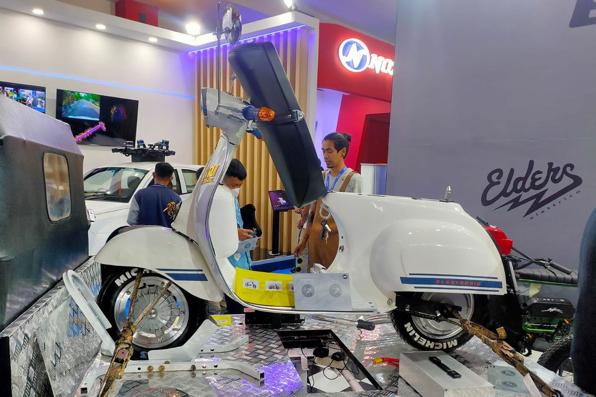 Konversi Vespa Listrik Elders Garage di PEVS 2022