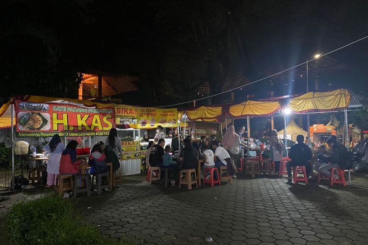 Kuliner di TMII saat malam tahun baru.