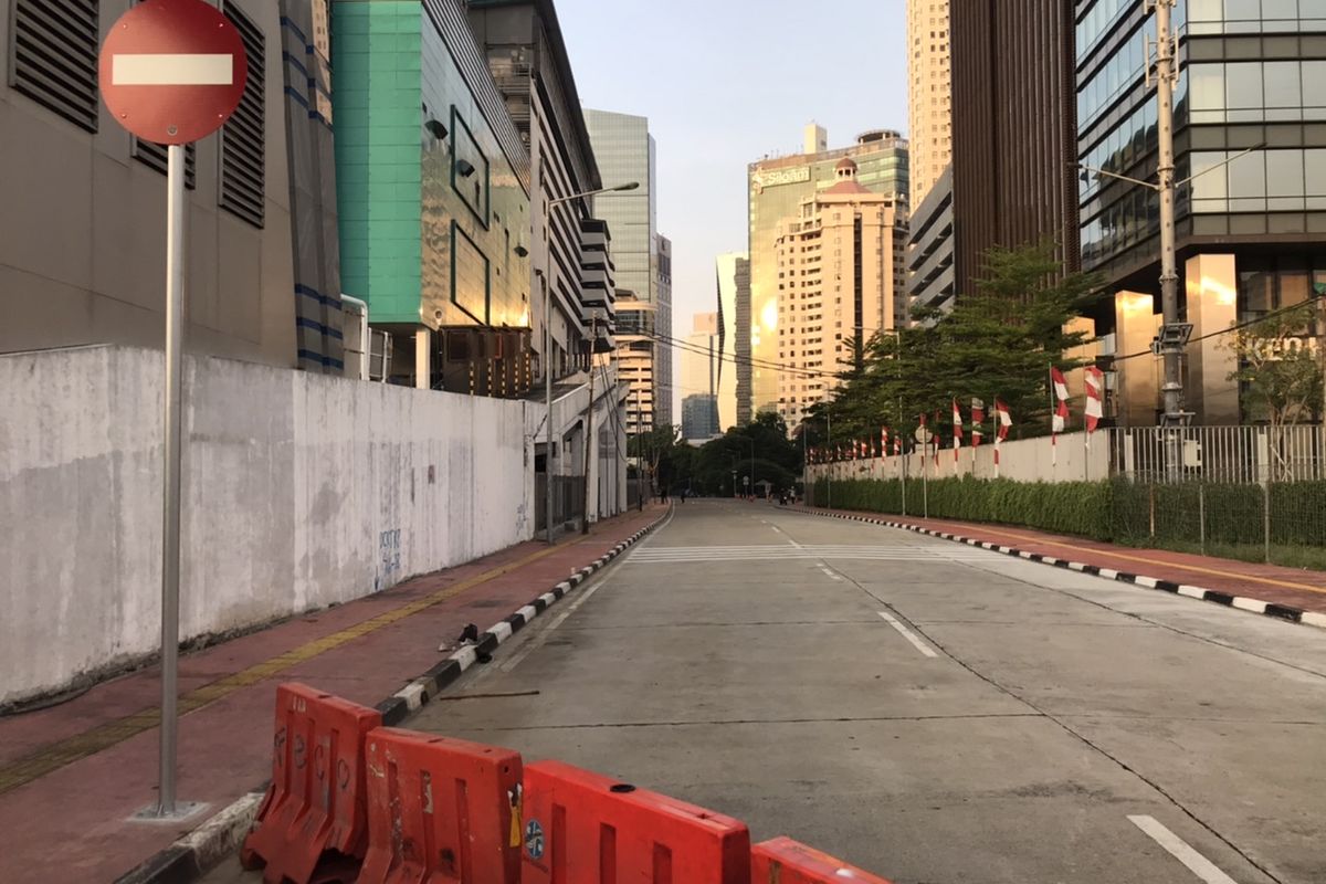 Rambu lalu lintas dilarang masuk dan water barrier dipasang di jalan Tembus Garnisun-Jalan Raya Gatot Subroto. Jalan Tembus Garnisun-jalan Raya Gatot Subroto hanya bisa dilewati oemgendara dari arah RS Siloam.