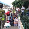Satpol PP Tertibkan Pedagang di Trotoar Dekat Stasiun Tanah Abang