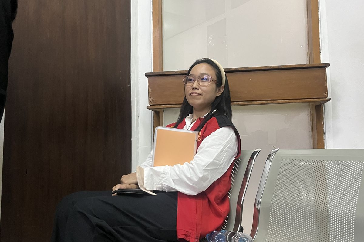 Direktur PT Mecimapro, Franciska Dwi Meilani atau Melani di Pengadilan Negeri Jakarta Selatan, Selasa (2/12/2025).