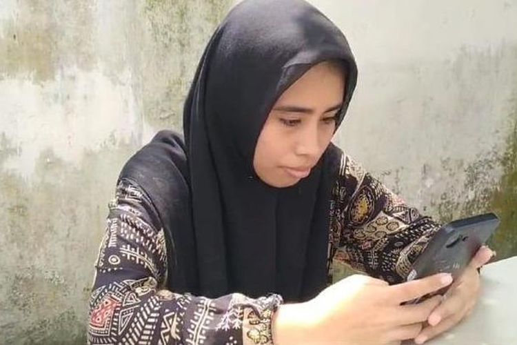 Keterangan gambar,Naffa Zahra Muthmainnah terancam tidak bisa melanjutkan kuliah karena UKT di USU mahal.