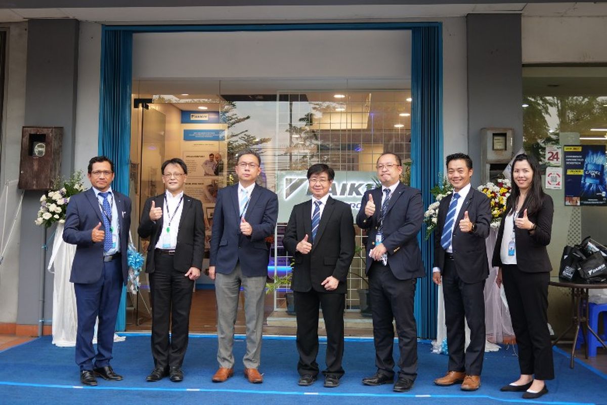 Opening showroom Daikin Proshop Vennote Pulogadung 