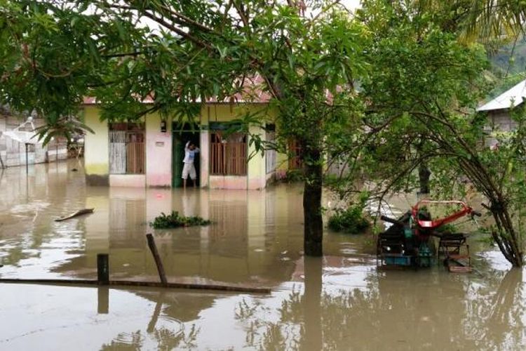Banjir makin meluas di Kabupaten Gorontalo Utara. ratusan rumah dan sawah terendam air