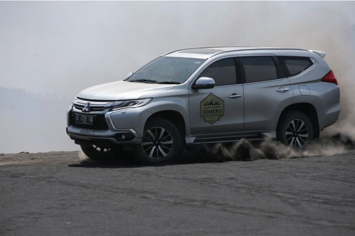 Mitsubishi Pajero Sport menari di atas lautan pasir Bromo (Dok. Kompas.com/Kristianto P)