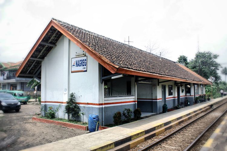Stasiun Nagreg di Kabupaten Bandung  merupakan stasiun tertinggi di Indonesia
