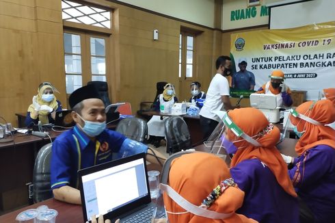 Upaya Tenaga Medis di Bangkalan Hadapi Masyarakat yang Menolak Disuntik Vaksin Covid-19