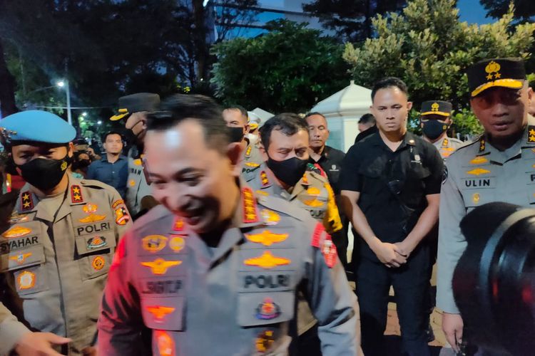 Kapolri Jenderal Listyo Sigit Prabowo kembali mengecek kesiapan pengamanan di Loji Gandrung Solo, Jawa Tengah, Sabtu (10/12/2022) petang