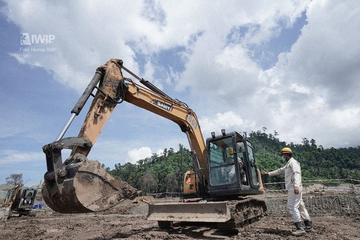 PT Indonesia Weda Bay Industrial Park (IWIP) menyelenggarakan berbagai pelatihan tentang penggunaan alat berat di Halmahera Tengah, Maluku Utara.
