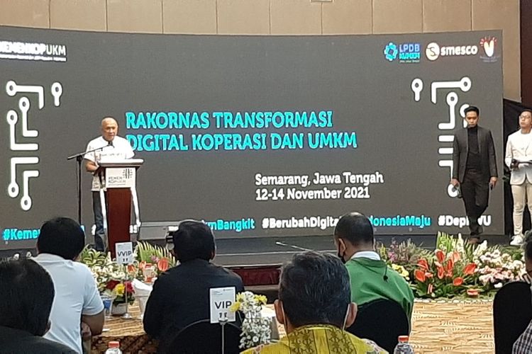 Menteri Koperasi dan UKM, Teten Masduki saat pembukaan Rakornas Transformasi Digital Koperasi dan UMKM di Hotel Novotel, Kota Semarang, Jawa Tengah, Jumat (12/11/2021) malam