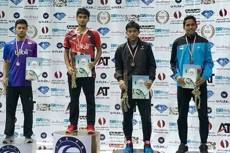 Para pemain muda Indonesia memborong penghargaan di sektor tunggal putera Iran International Challenge 2017. 
Dari kiri: Vega Vio Nirwanda, Panji Ahmad Maulana, Krishna Adi Nugraha dan Chico Aura Dwi wardoyo.