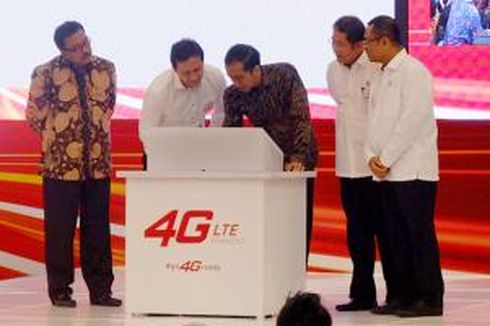 Smartfren dan XL Pamerkan Aplikasi Android ke Jokowi