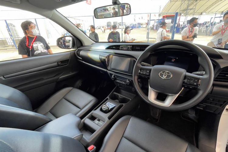 Ruang interior Toyota Hilux BEV