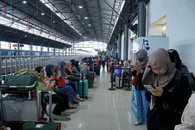 KAI Daop 4 Semarang sampaikan pembatalan sejumah perjalanan KA dari Semarang akibat insiden anjloknya KA Purwojaya.