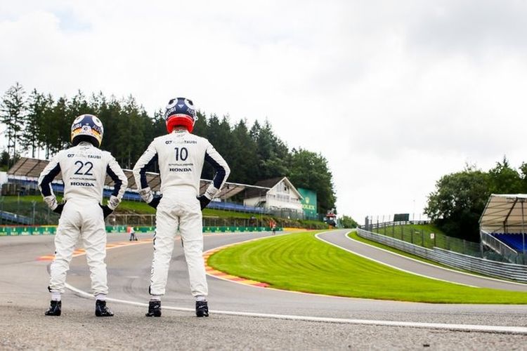 Scuderia AlphaTauri mengumumkan untuk mempertahankan duet pembalapnya, yaitu Pierre Gasly dan Yuki Tsunoda pada Formula 1 musim 2022. 