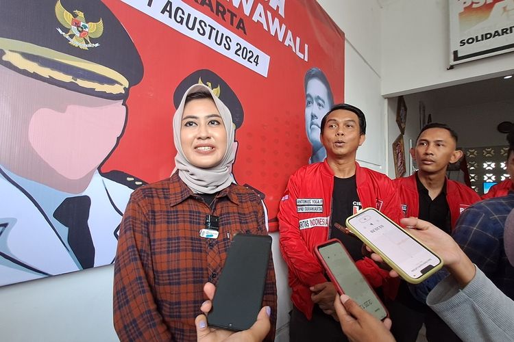 Rektor Universitas Surakarta (Unsa), Astrid Widayani kembali mendaftarkan diri sebagai bakal calon wali Pemilihan Kepala Daerah (Pilkada) 2024 melalui Partai Solidaritas Indonesia (PSI), pada Jumat (10/5/2024).
