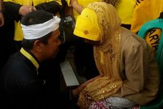 Dedi Mulyadi Lantik Pengurus Golkar Garut di Rumah Nenek 90 Tahun