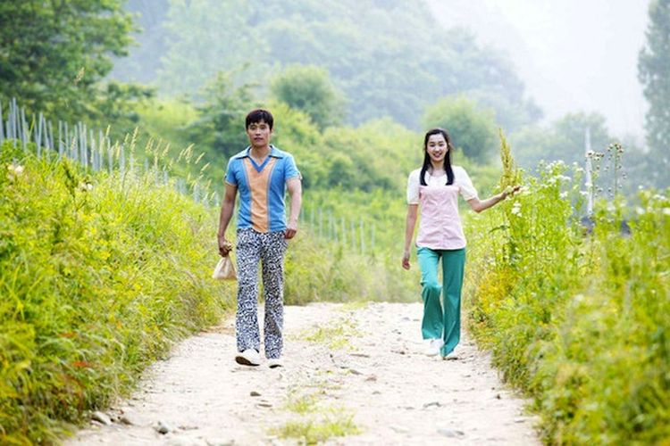 Once in a Summer (2006) yang menghadirkan Lee Byung Hun dan Park Soo Ae yang menjadi sepasang kekasih.