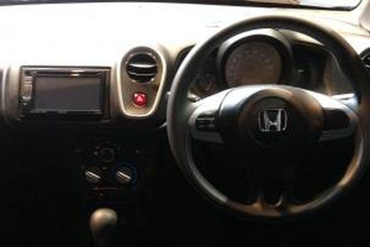 Interior depan Honda Mobilio RS